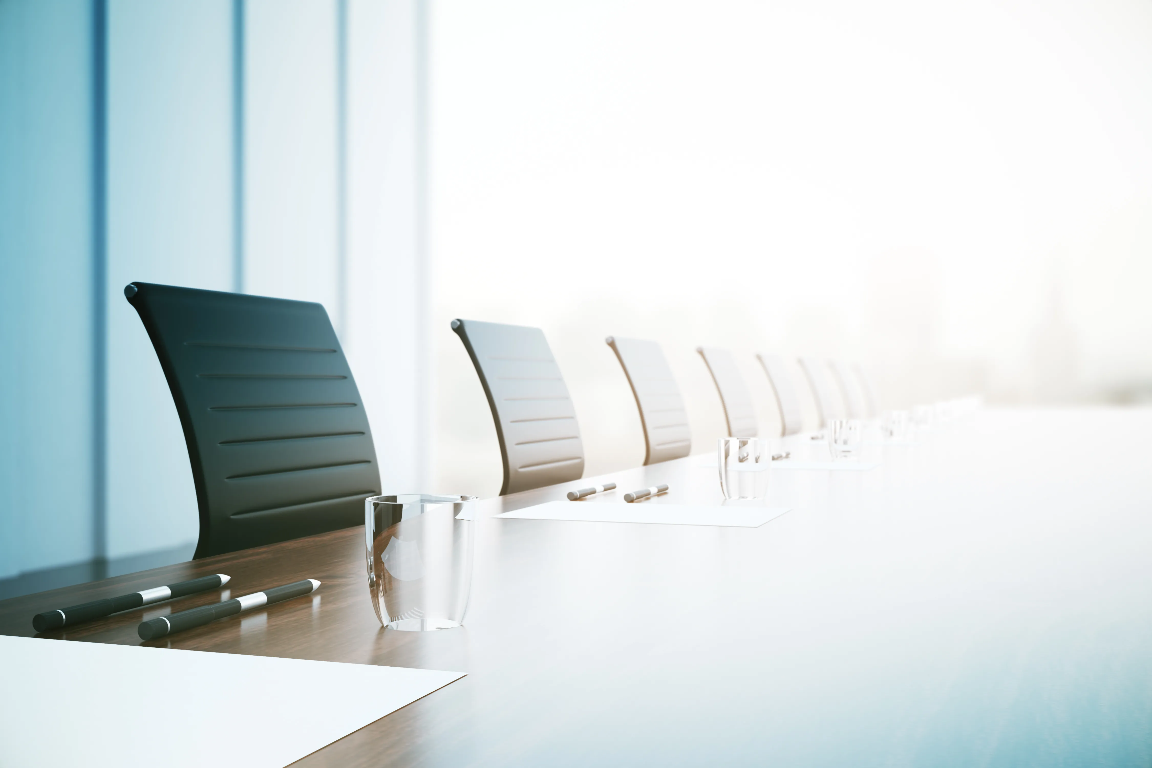Boardroom conference table in late-afternoon light — Saoura at Work consulting setting